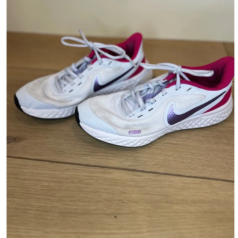 Nike Revolution 5 Youth Running Shoes White Pink Size 5Y BQ5671 018